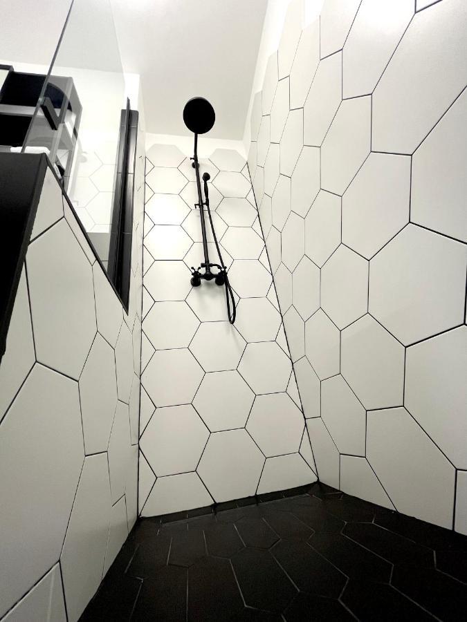 Apartment 2d *
